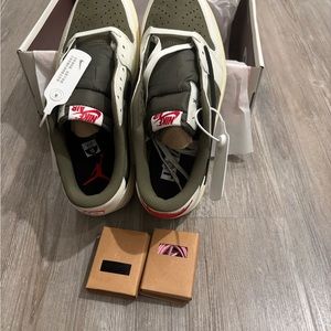 Jordan 1 Retro Low OG SP
Travis Scott Medium Olive
Size 10
Brand new never worn!